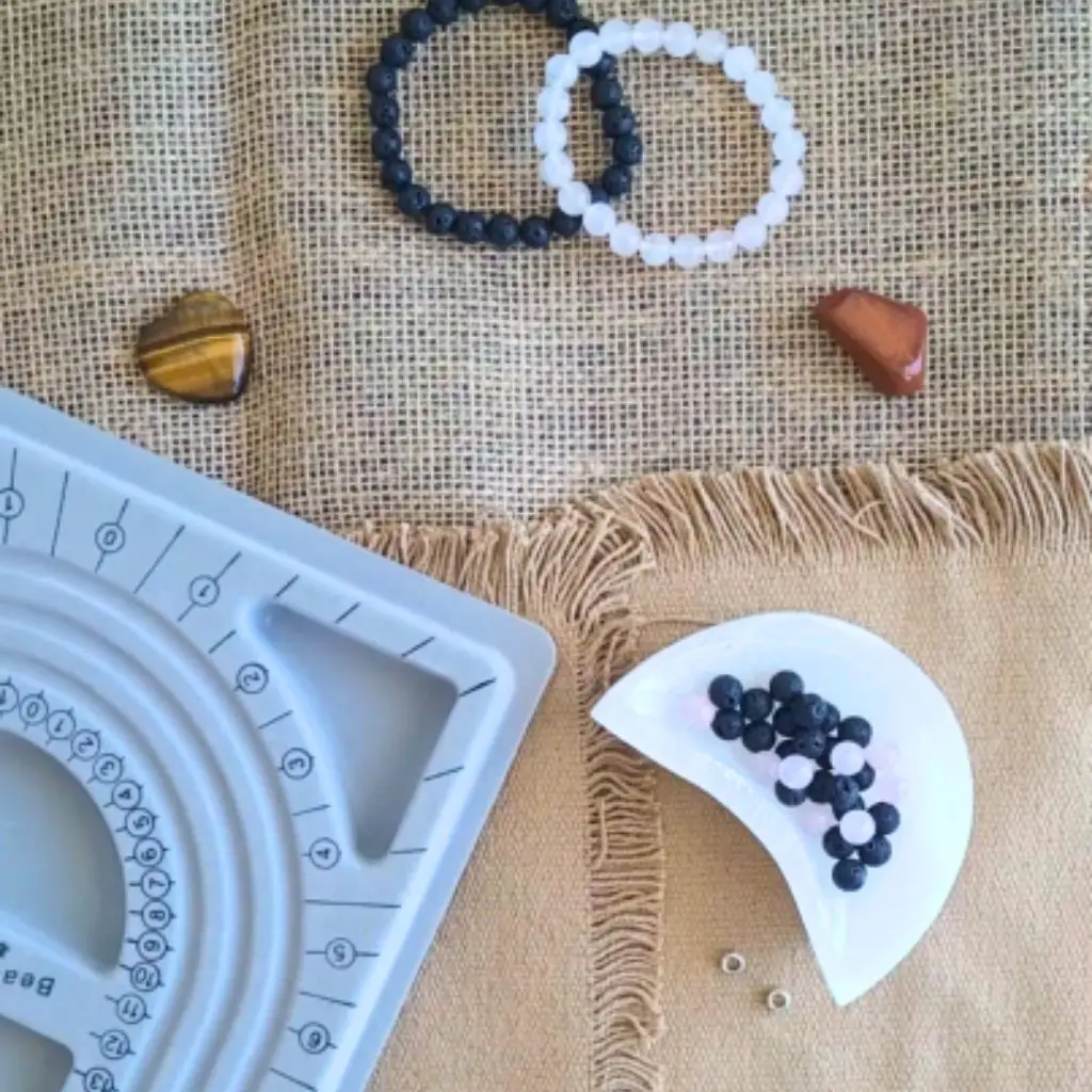 bracelets en pierres naturelles en perles véritables pour le bien-être naturel et holistique grâce aux énergies et aux vertus des pierres. Atelier création fait main artisanat, entreprise française. Lithothérapie